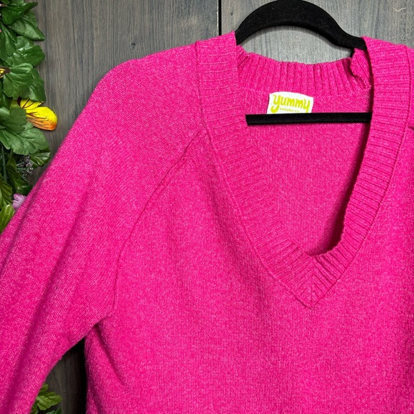 b💙2/$40💙Yummy Sweater Co Vibrant Pink V Neck Pullover Sweater Size M - Picture 6 of 16